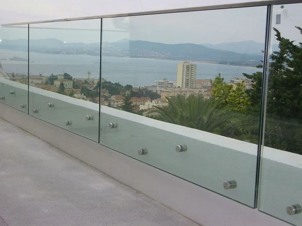 Glass balustrade design reference